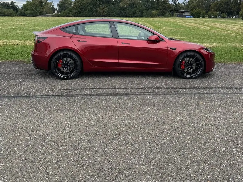 Jízda v elektromobilu Tesla Model 3 Performance Highland 24