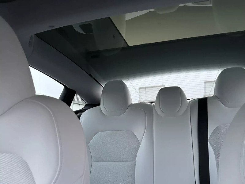 Jízda v elektromobilu Tesla Model 3 Performance Highland 24