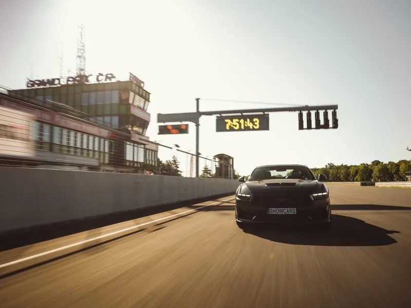 Jízda ve Ford Mustang Dark Horse na Masarykově okruhu