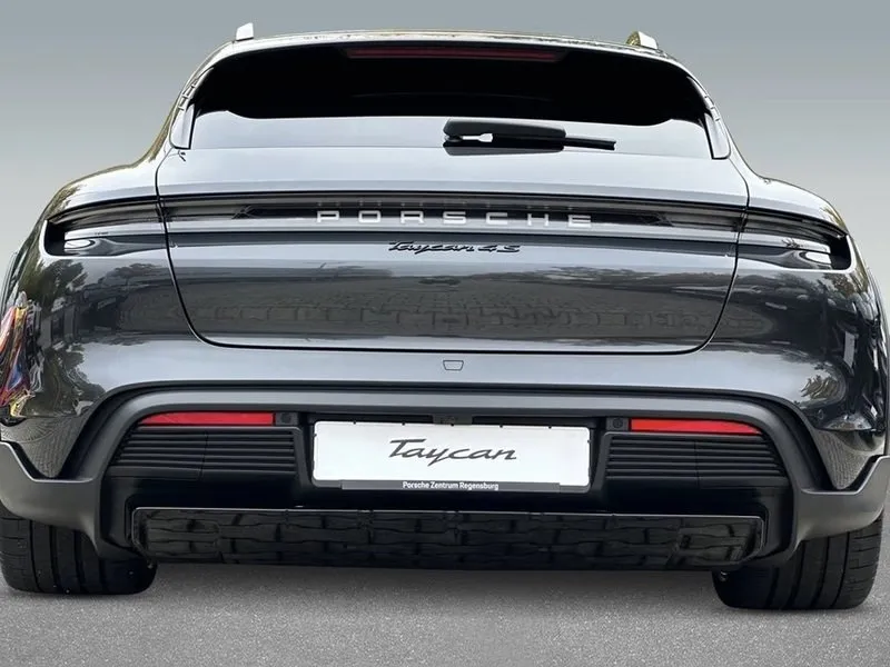 Jízda elektromobilem Porsche Taycan Cross Turismo 4S na polygonu