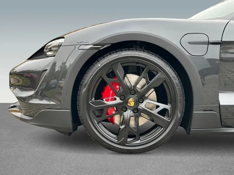 Jízda elektromobilem Porsche Taycan Cross Turismo 4S na polygonu