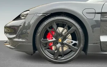 Jízda elektromobilem Porsche Taycan Cross Turismo 4S na polygonu