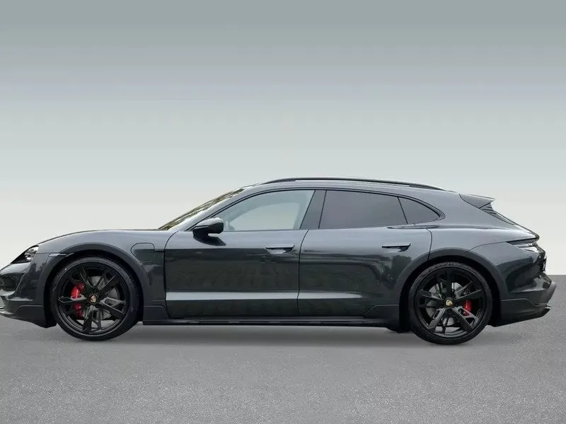 Jízda elektromobilem Porsche Taycan Cross Turismo 4S na polygonu