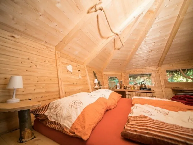 Ubytování v Treehouse pod Ještědem pro 2 + snídaně