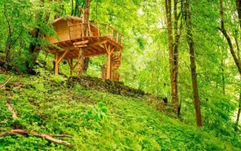 Ubytování v Treehouse pod Ještědem pro 2 + snídaně