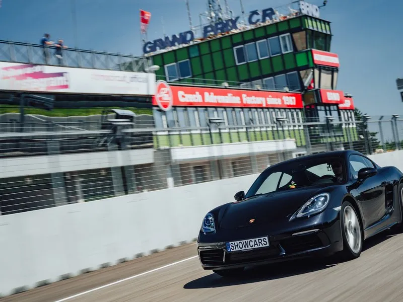 Jízda v Porsche 718 Cayman na polygonu
