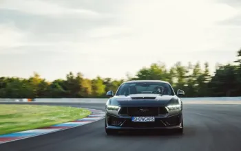 Jízda ve Ford Mustang Dark Horse na polygonu Jízda ve Ford Mustang Dark Horse na polygonu – dárek a zážitek