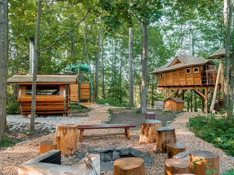 Ubytování v tree housu s vlastní saunou