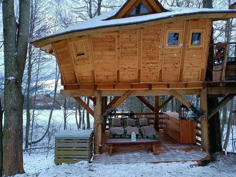 Ubytování v tree housu s vlastní saunou