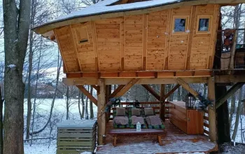 Ubytování v tree housu s vlastní saunou