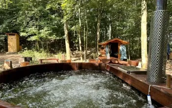 Ubytování v tree housu s vlastní saunou