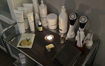 Omlazující kosmetická péče + faceliftingová masáž