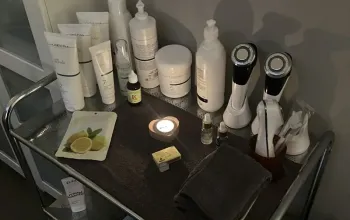 Omlazující kosmetická péče + faceliftingová masáž