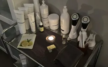 Omlazující kosmetická péče + faceliftingová masáž