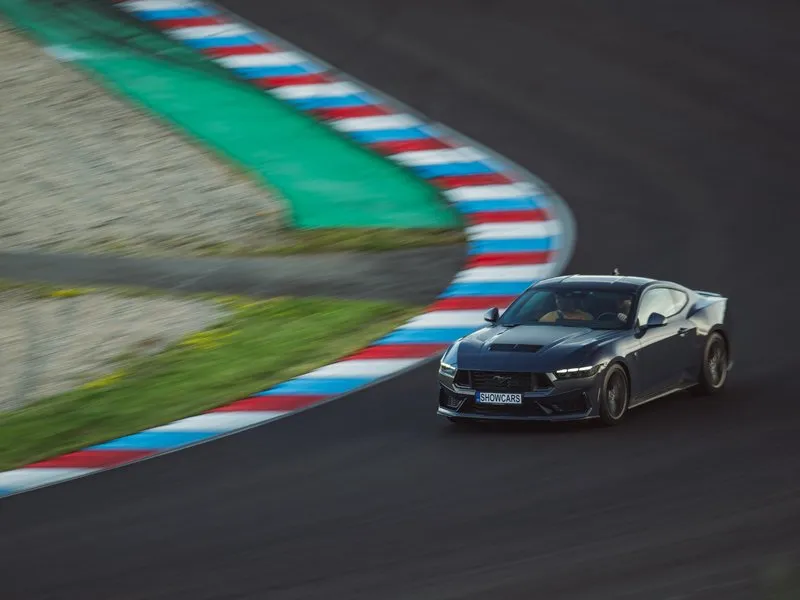 Jízda ve Ford Mustang Dark Horse 5.0 V8 na závodním okruhu, Most