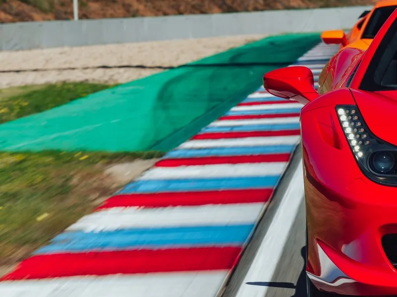 Jízda ve Ferrari 458 Italia na okruhu Autodrom Most