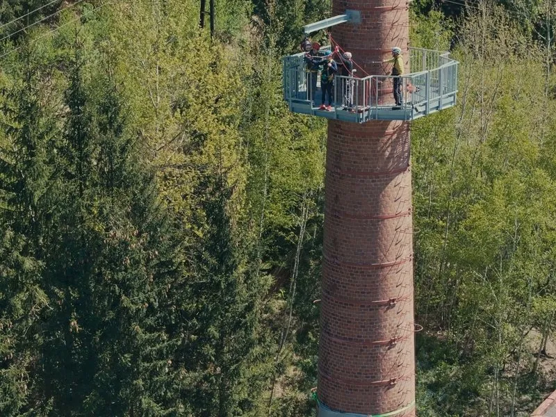 Adrenalinový seskok z komína