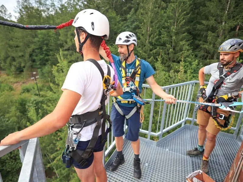 Adrenalinový seskok z komína