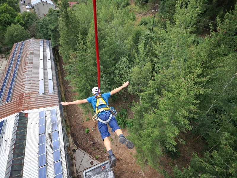 Adrenalinový seskok z komína
