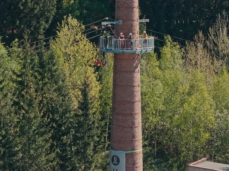 Adrenalinový seskok z komína