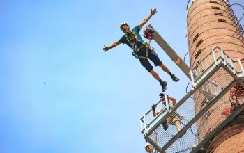 Adrenalinový seskok z komína