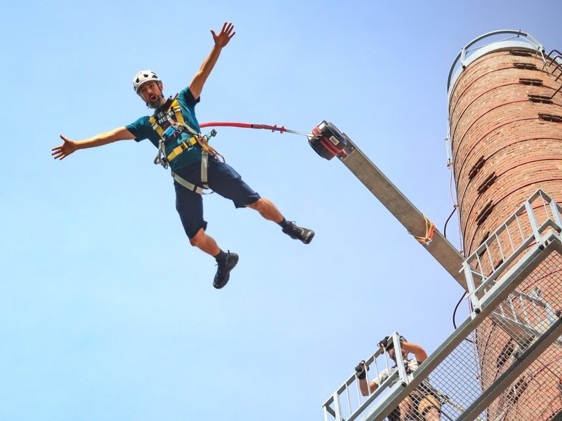 Adrenalinový seskok z komína