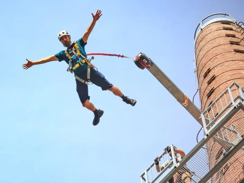 Adrenalinový seskok z komína