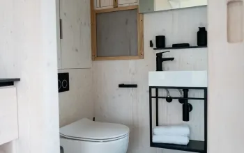 Glampingový pobyt na Slovácku: Posed u trati