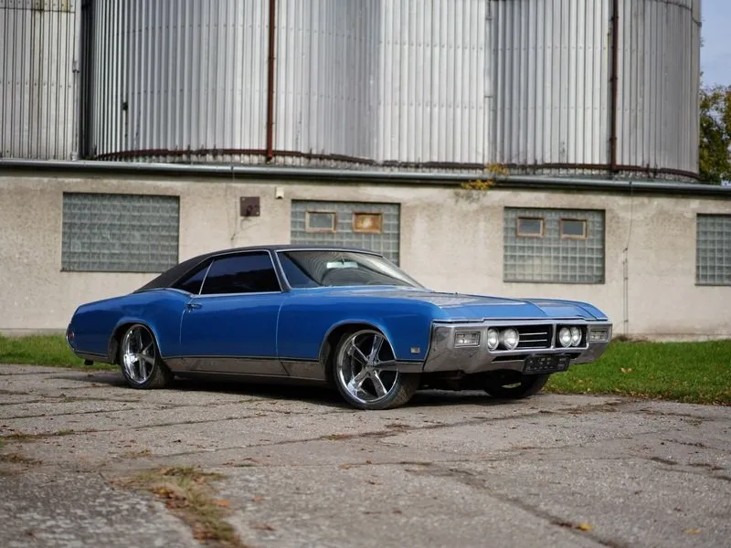 Pronájem veteránu Buick Riviera 1969