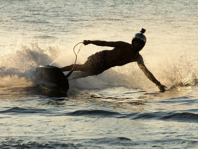 Jetsurfing