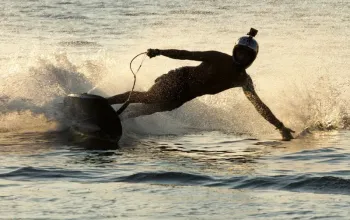 Jetsurfing