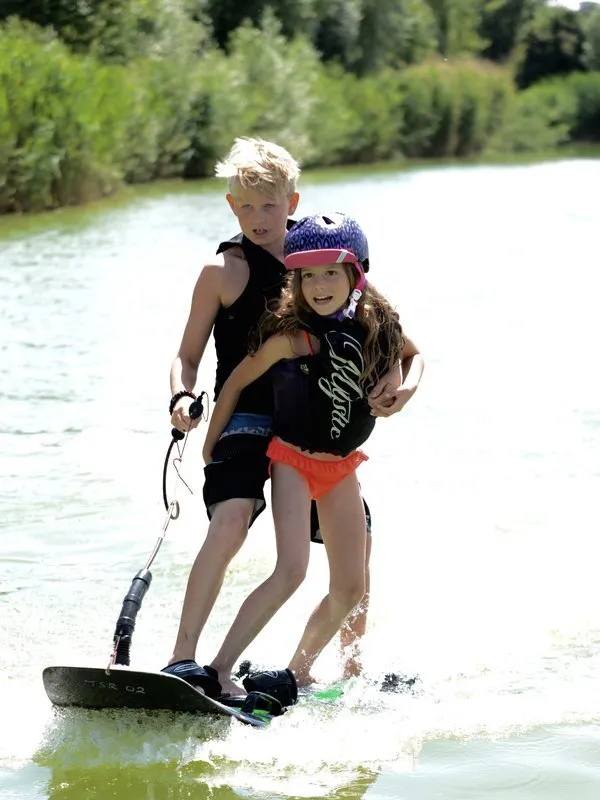Jetsurfing