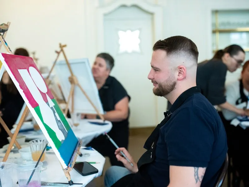 Luxusní brunch s malováním zlatými plátky