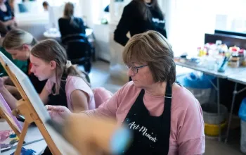 Luxusní brunch s malováním zlatými plátky