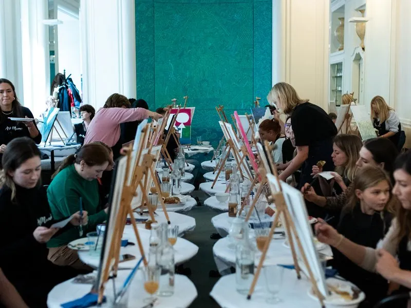 Luxusní brunch s malováním zlatými plátky