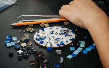 Kreativní kurz: Tvoření mozaiky z keramických střepů a skla