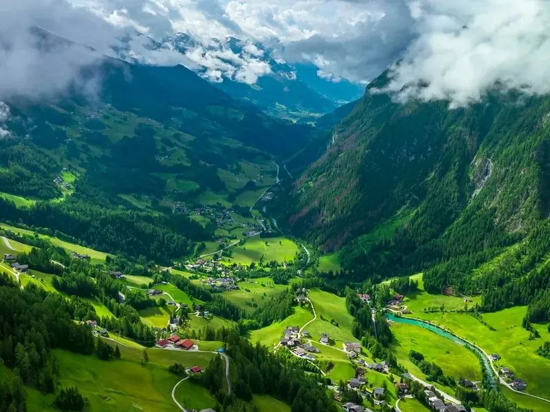 Vyhlídkový let letadlem nad Alpami