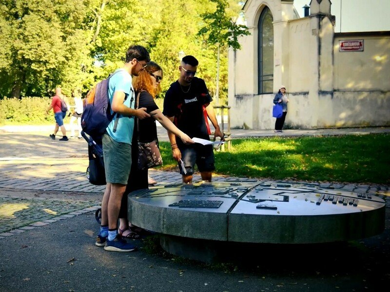 Tajemství času: Venkovní úniková hra v Praze