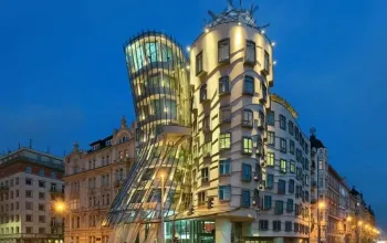 Rodinný pobyt v Tančícím domě s výletem do Zoo Praha Rodinný pobyt v Tančícím domě s výletem do Zoo Praha – dárek a zážitek
