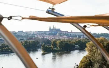 Rodinný pobyt v Tančícím domě s výletem do Zoo Praha