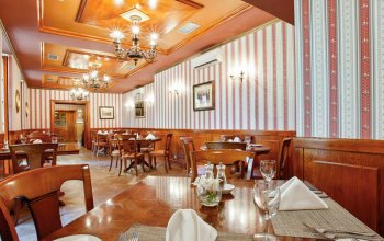 Noc na zámku Chateau St. Havel + 6chodové menu pro 2, Praha