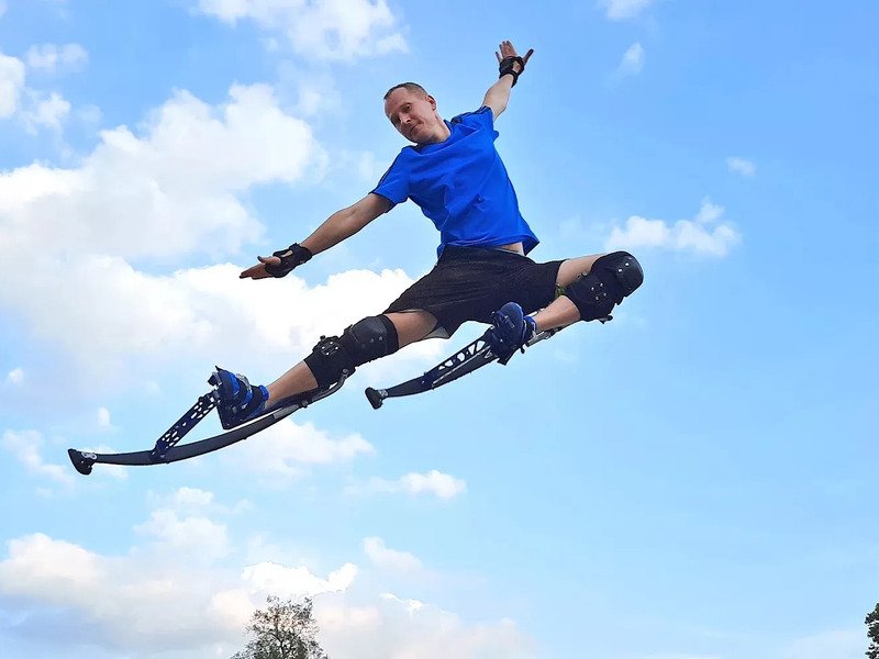 Lekce skákání na skákacích botách A-jump