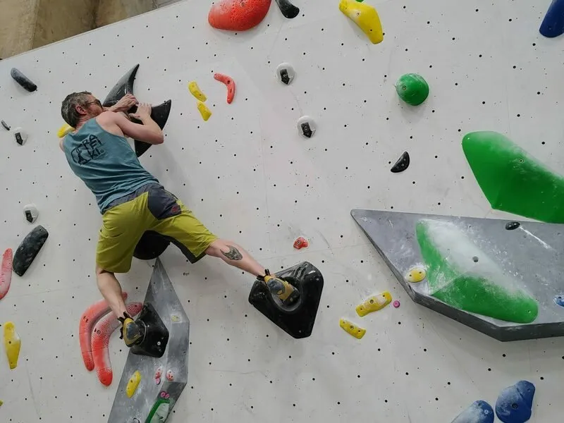 Kurz boulderingu na umělé stěně