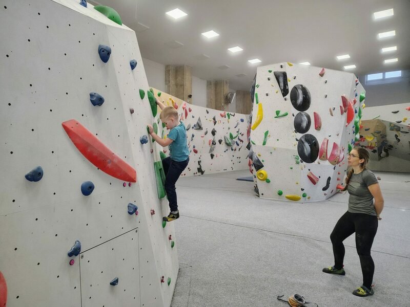 Kurz boulderingu na umělé stěně