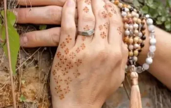 Malování na kůži přírodními barvami: henna nebo jagua