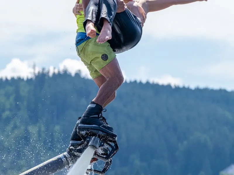 Tandemová lekce flyboardingu