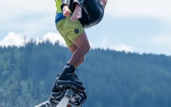 Tandemová lekce flyboardingu