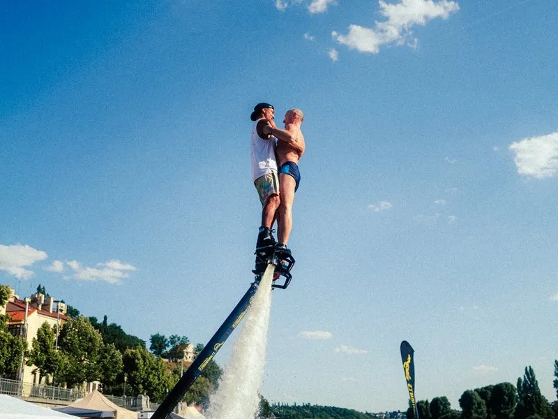 Tandemová lekce flyboardingu