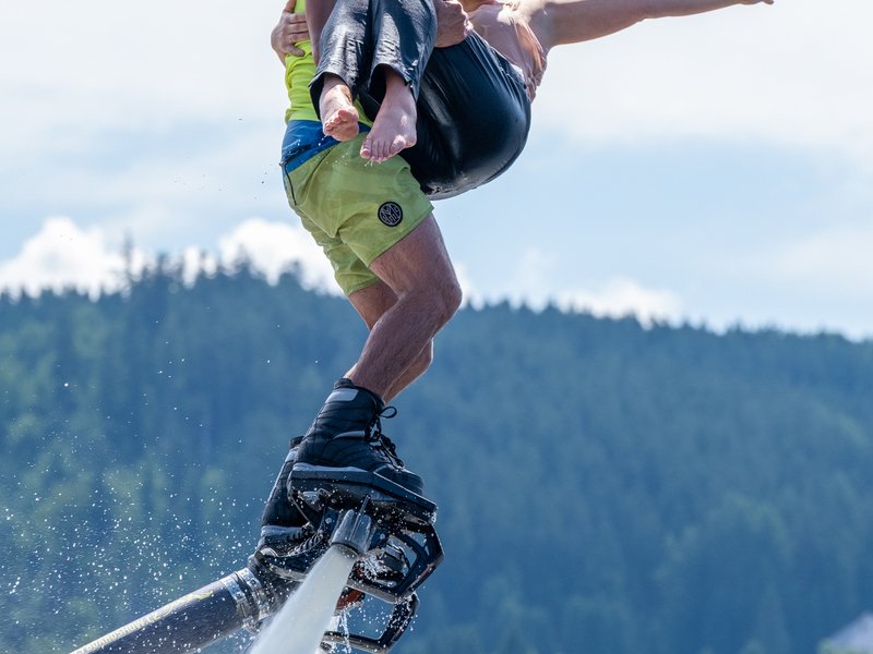 Tandemová lekce flyboardingu