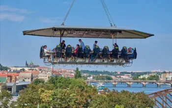Luxusní obědové menu v oblacích nad Prahou – dárek a zážitek